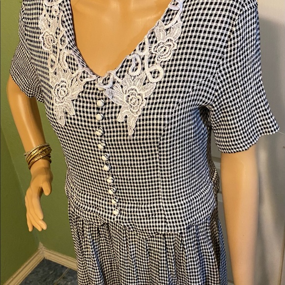 Vintage Tori Alexander dress - Picture 2 of 7